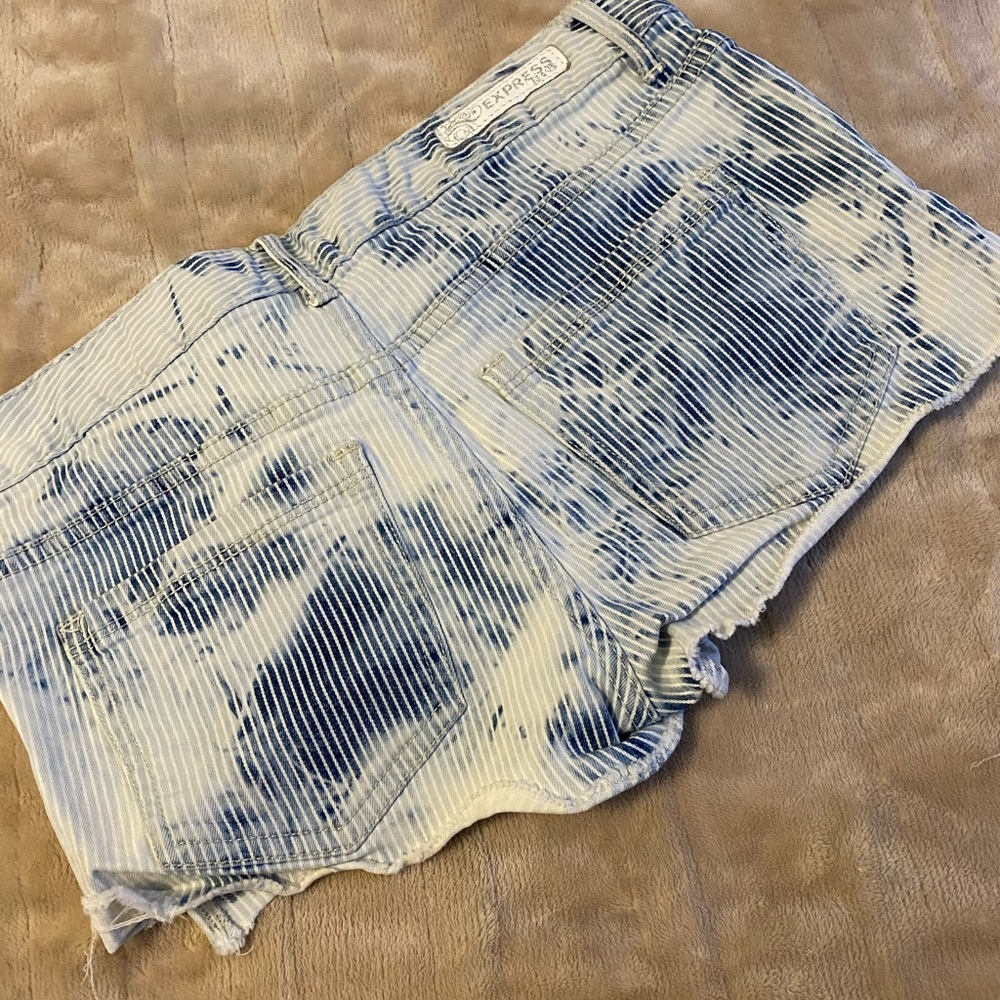 Express shorts. - Picture 2 of 3
